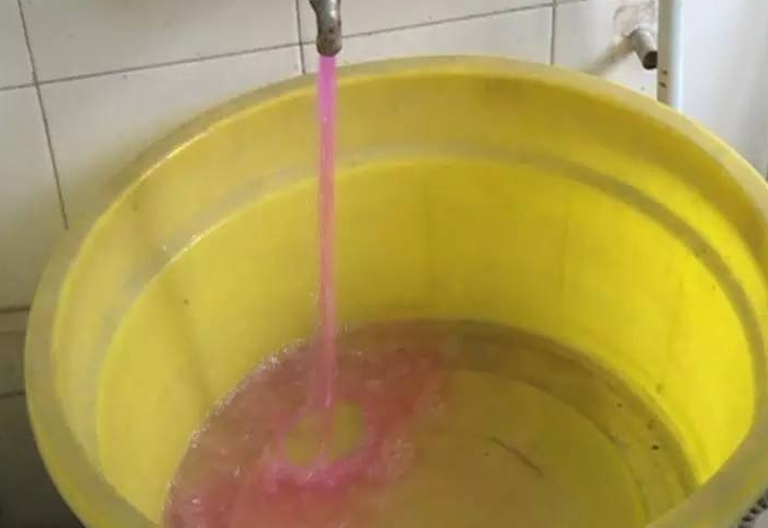 自來(lái)水變紅 自來(lái)水變紅