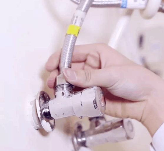 原來自來水管的污垢雜質(zhì)是這樣被清除的